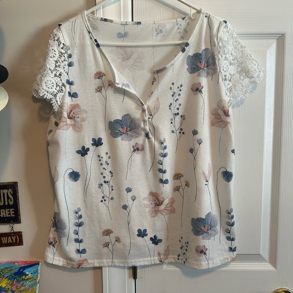 Floral Lace Sleeve Top